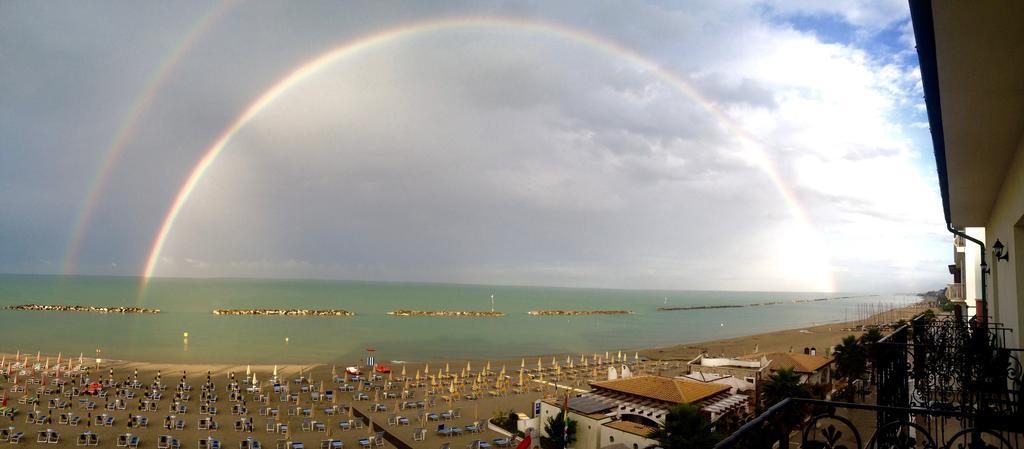 Hotel Baia Marina Cupra Marittima Exterior foto